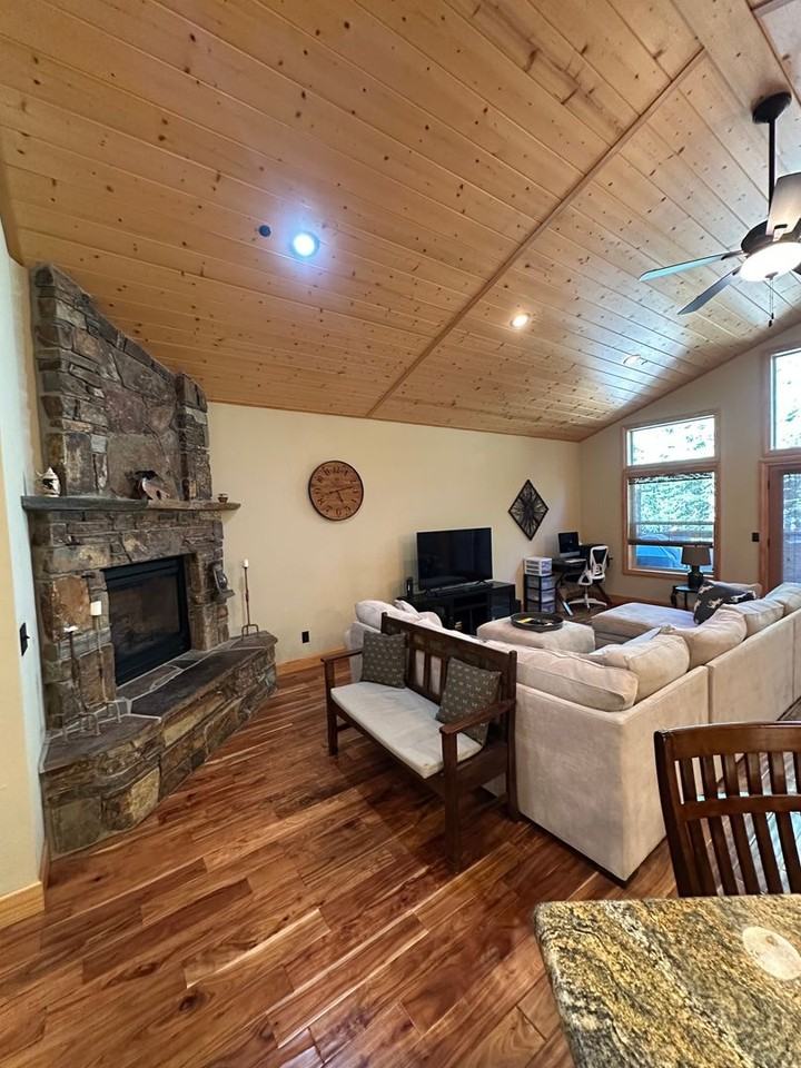 11913 Snowpeak Way - Photo 4 of 17