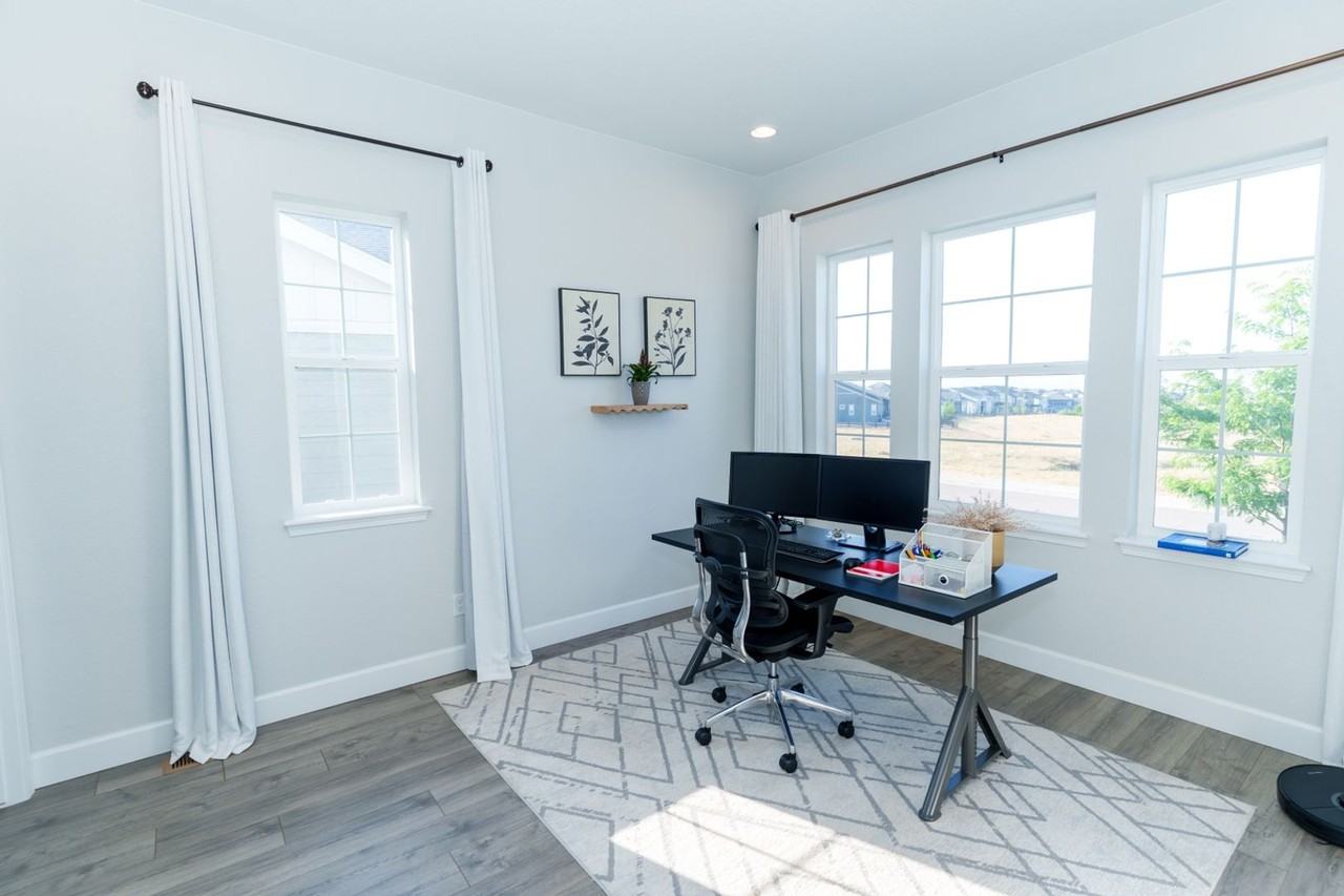 3208 Carabiner St - Photo 4 of 22
