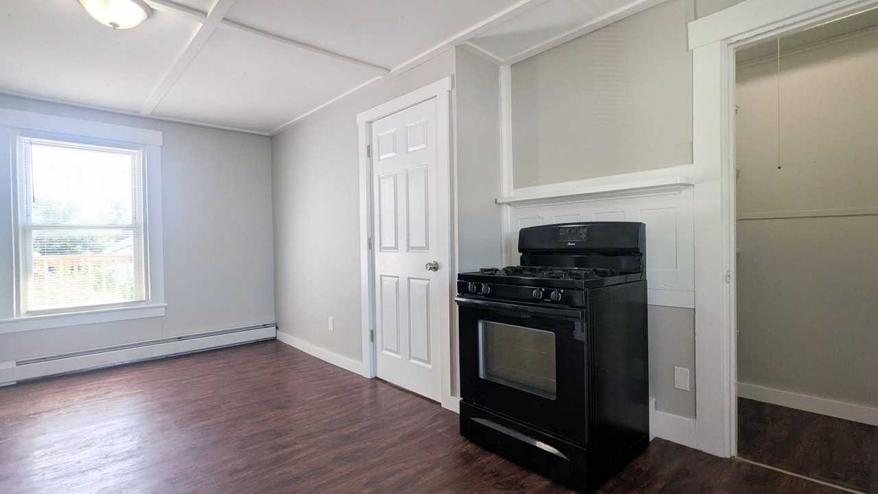 14 Cedar St - Photo 3 of 26