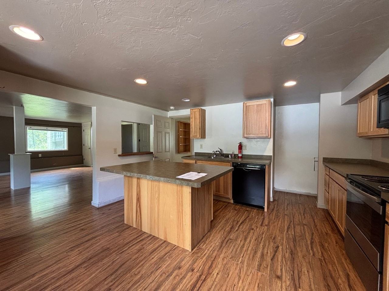 1402 S Willson Ave - Photo 3 of 14