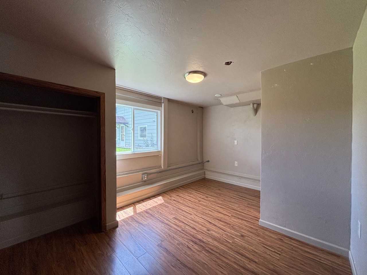 1402 S Willson Ave - Photo 5 of 14