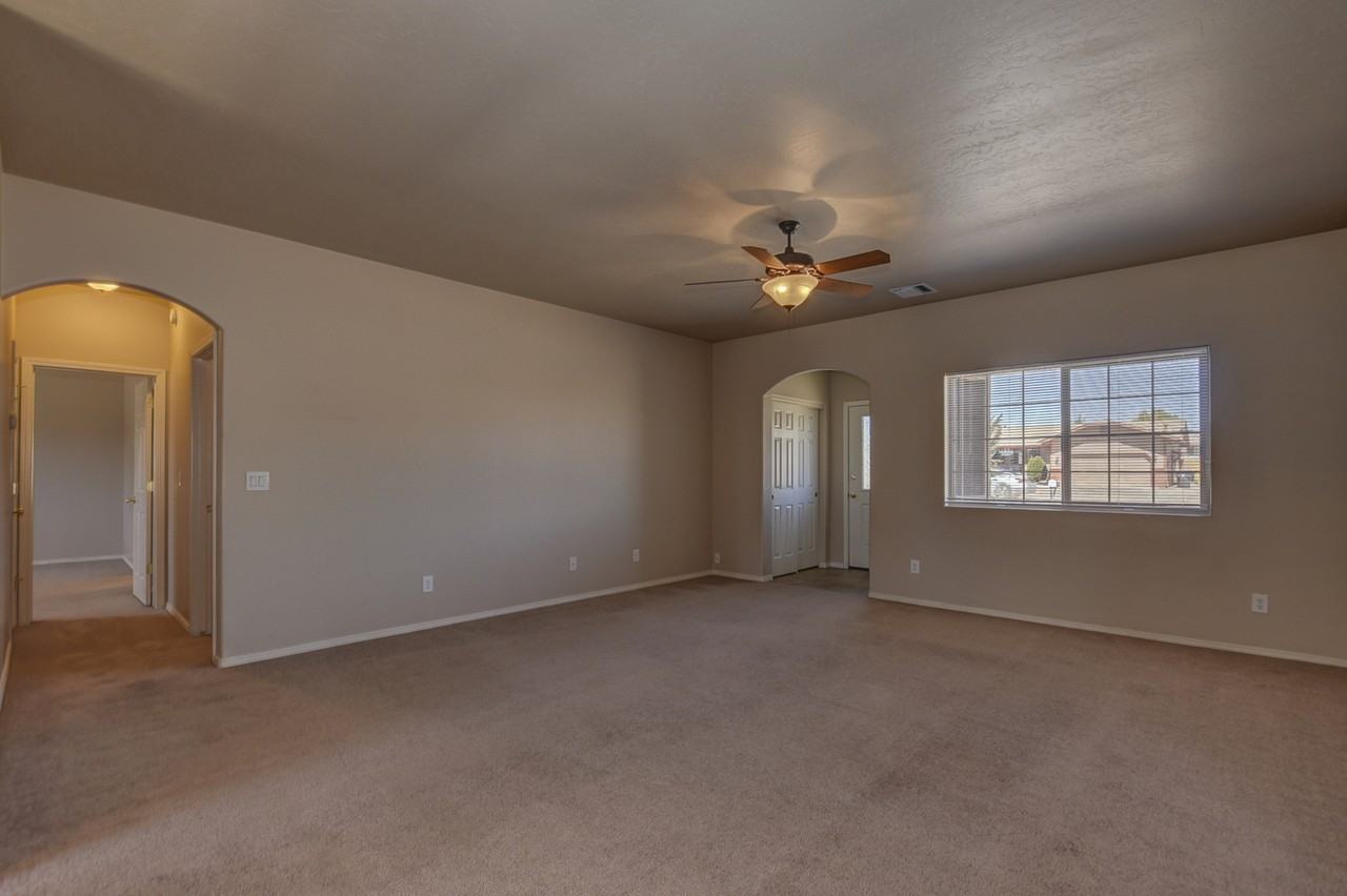 7839 E Loos Dr - Photo 4 of 26