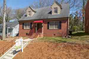 featured image of 910 Clarendon St #A