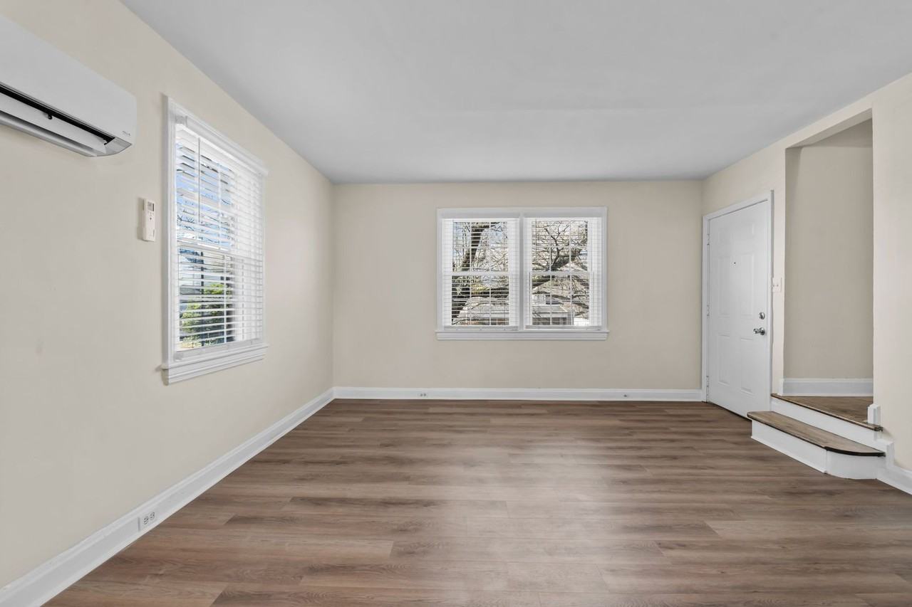 910 Clarendon St #A - Photo 3 of 22