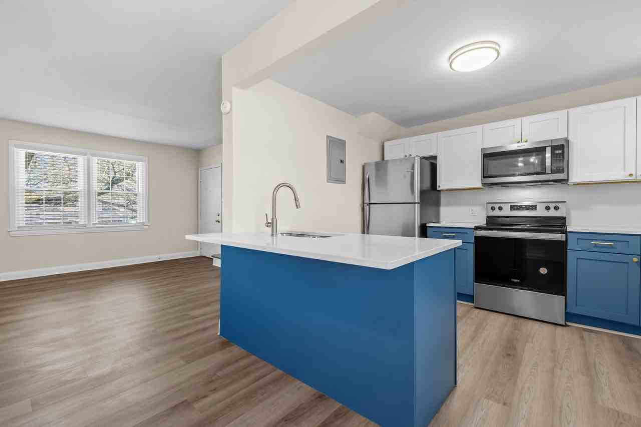910 Clarendon St #A - Photo 4 of 22
