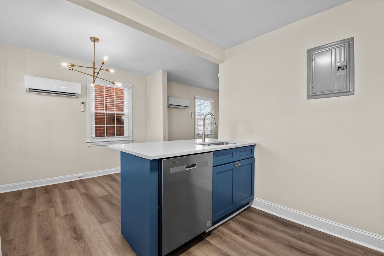 910 Clarendon St #A - Photo 7 of 22