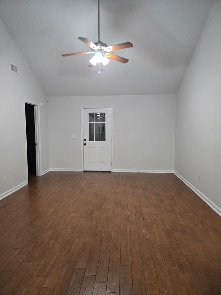 142 Leeswood Cir - Photo 4 of 9