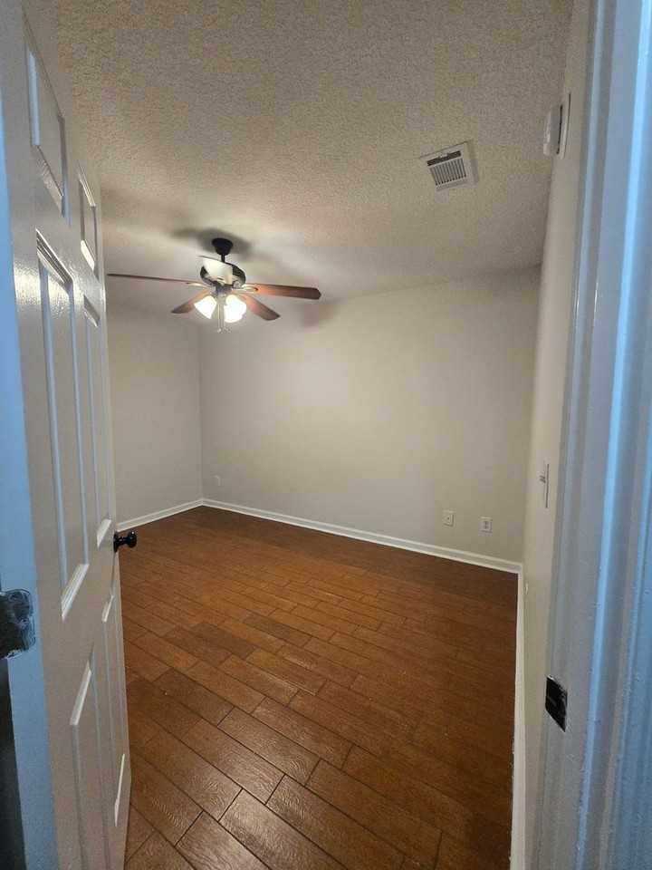 142 Leeswood Cir - Photo 6 of 9