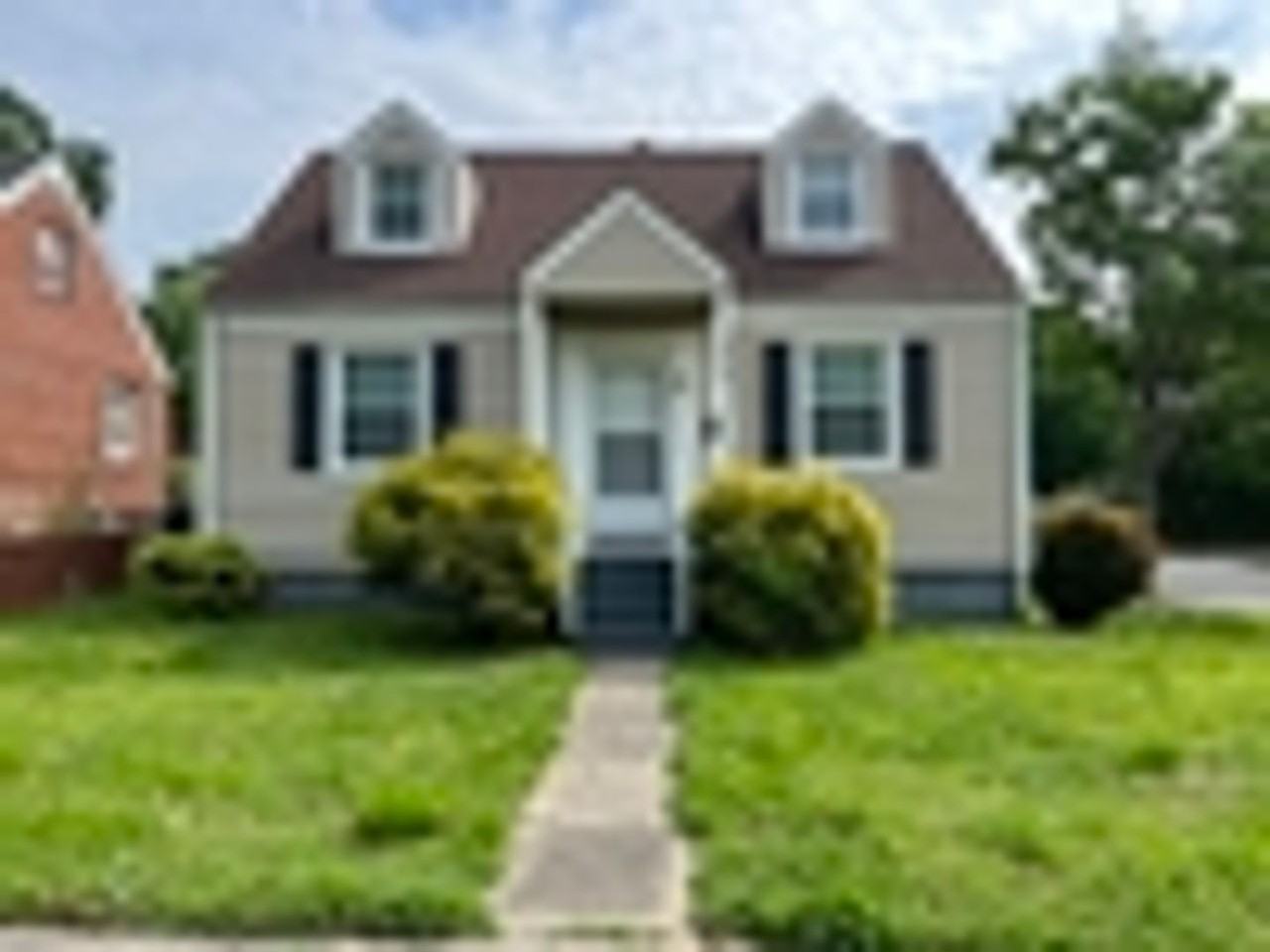 1010 E 17th St