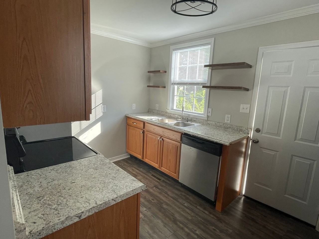 1010 E 17th St - Photo 3 of 11