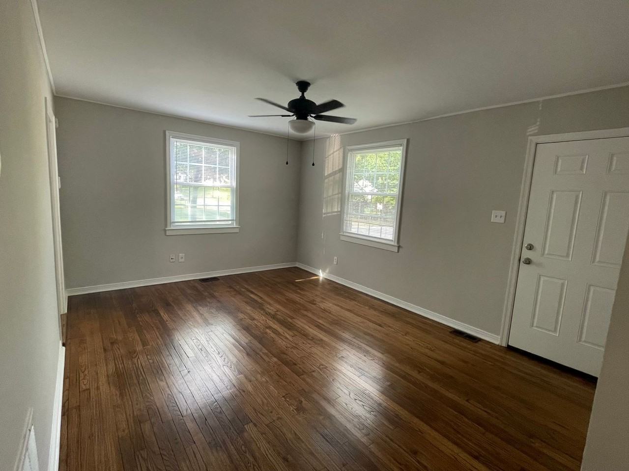 1010 E 17th St - Photo 5 of 11