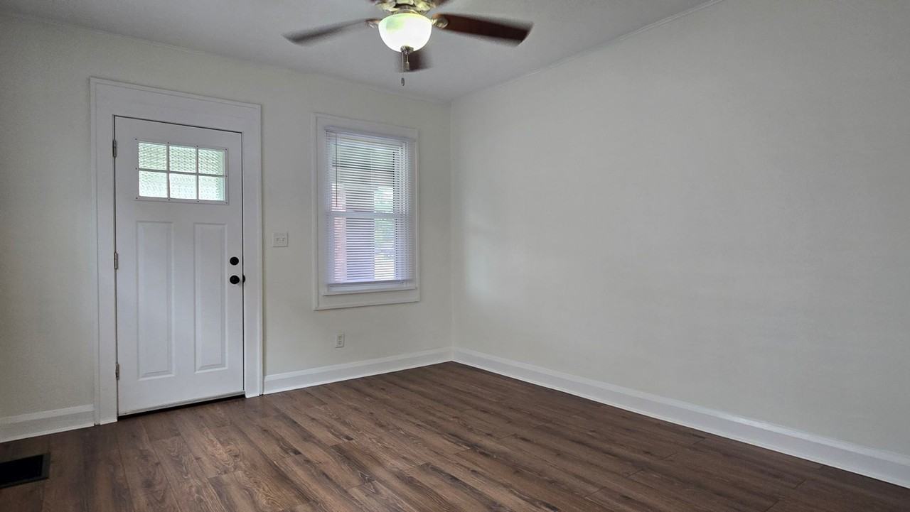 2746 Shelby St - Photo 5 of 27