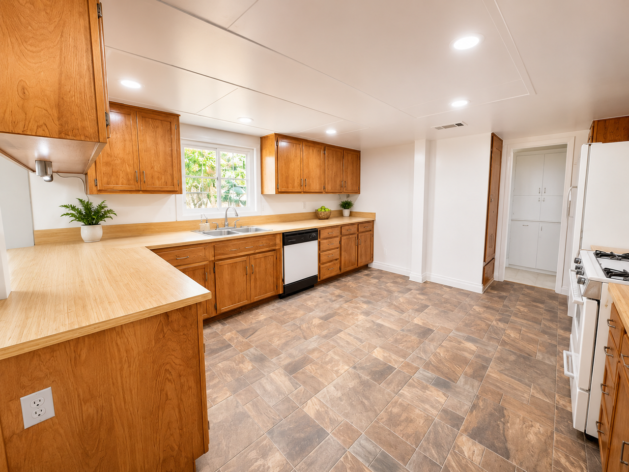 21008 South Rd - Photo 5 of 11