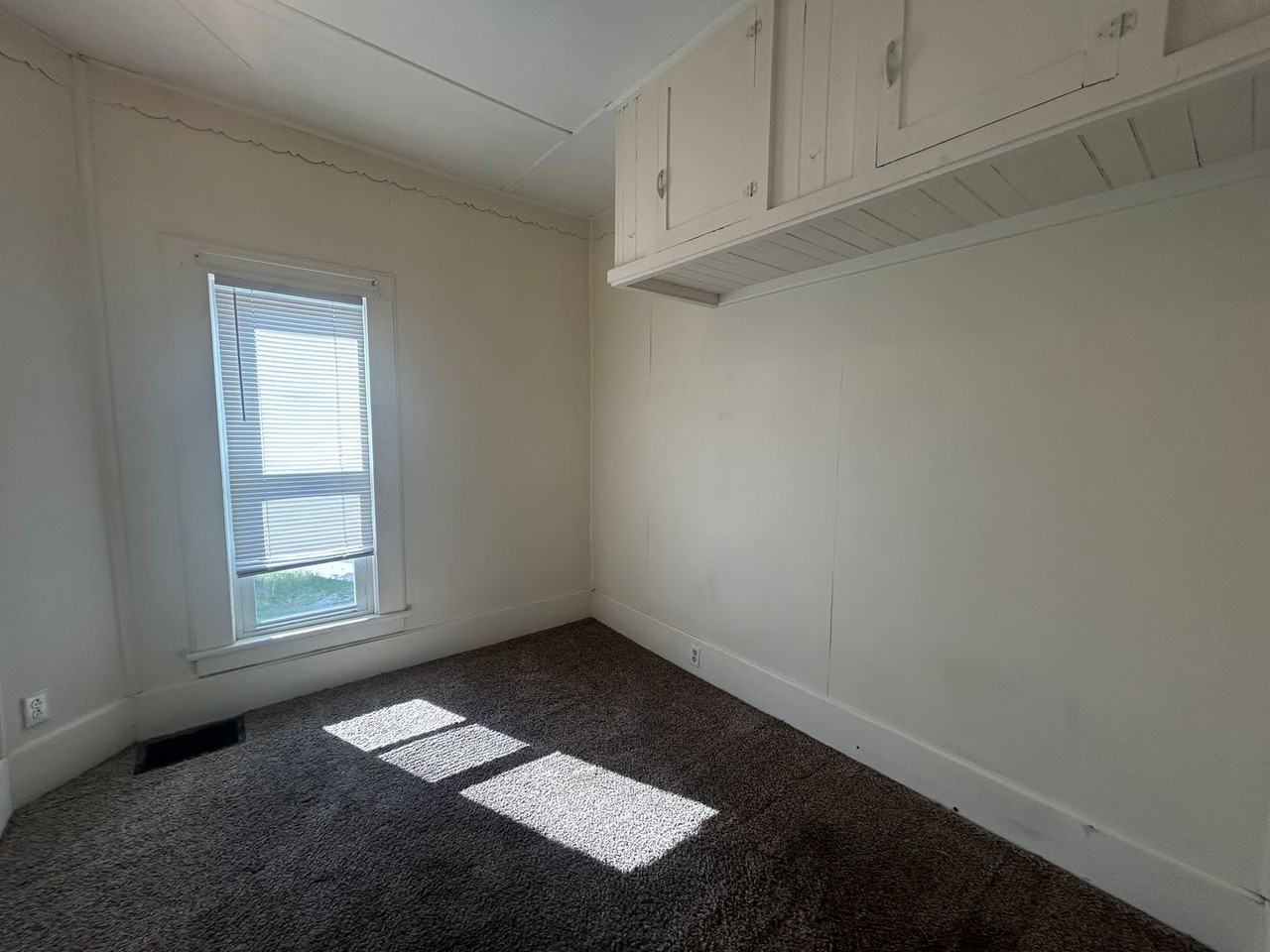 144 N Broad St - Photo 6 of 11