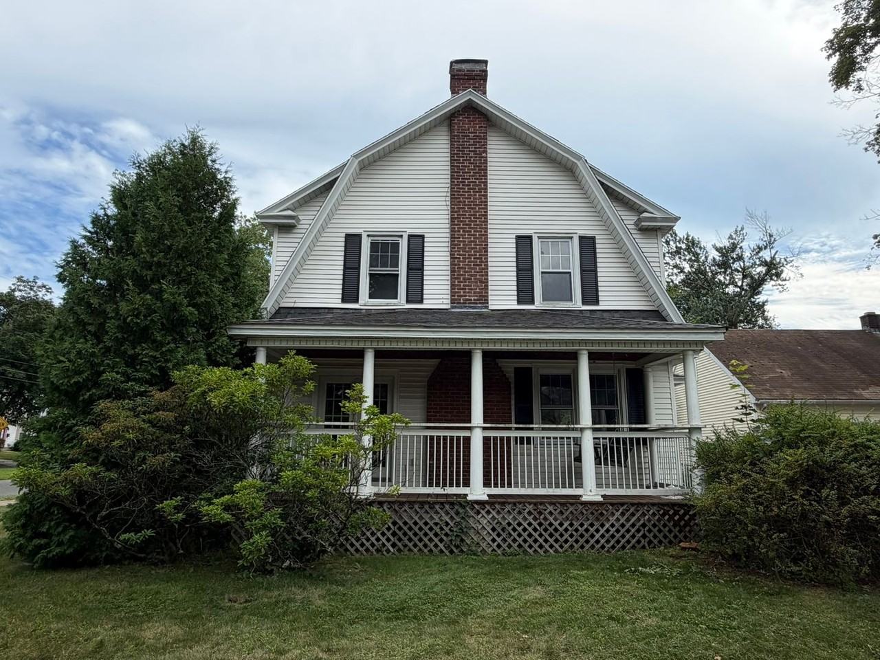 184 Hartford Ter - Photo 3 of 33