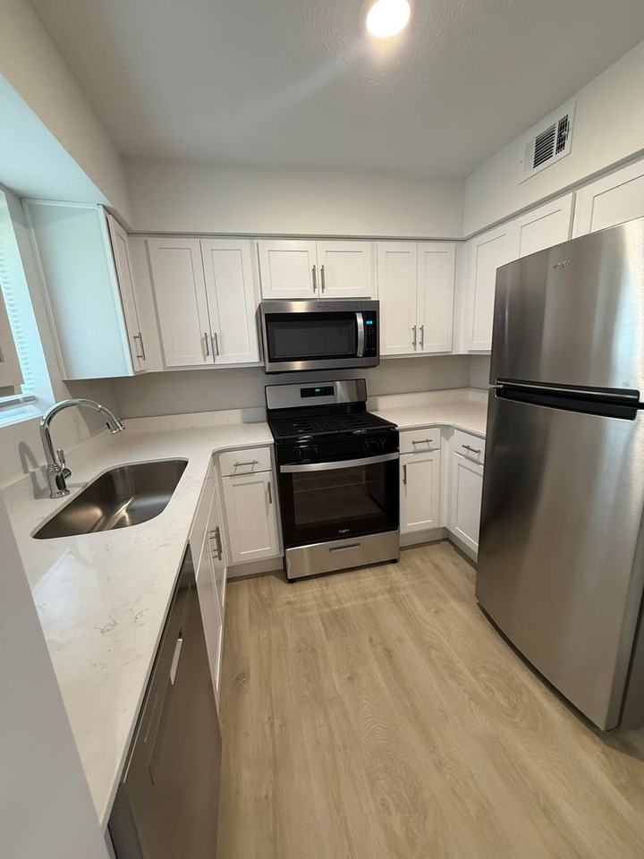 Aksarben Flats - Photo 2 of 36