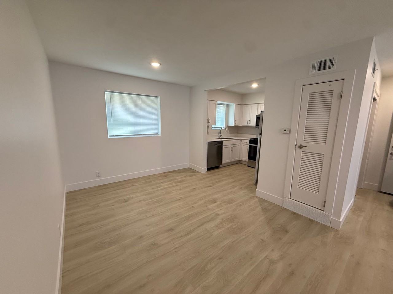 Aksarben Flats - Photo 3 of 36