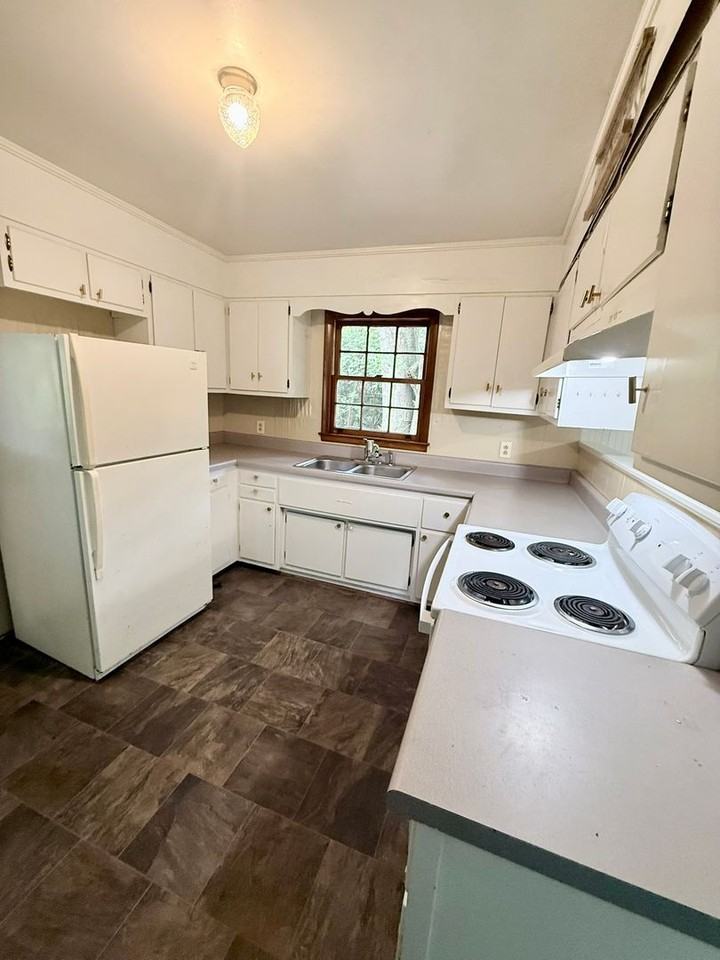 245 Milledge Hts - Photo 4 of 15