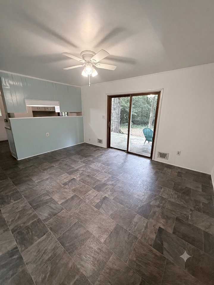 245 Milledge Hts - Photo 5 of 15