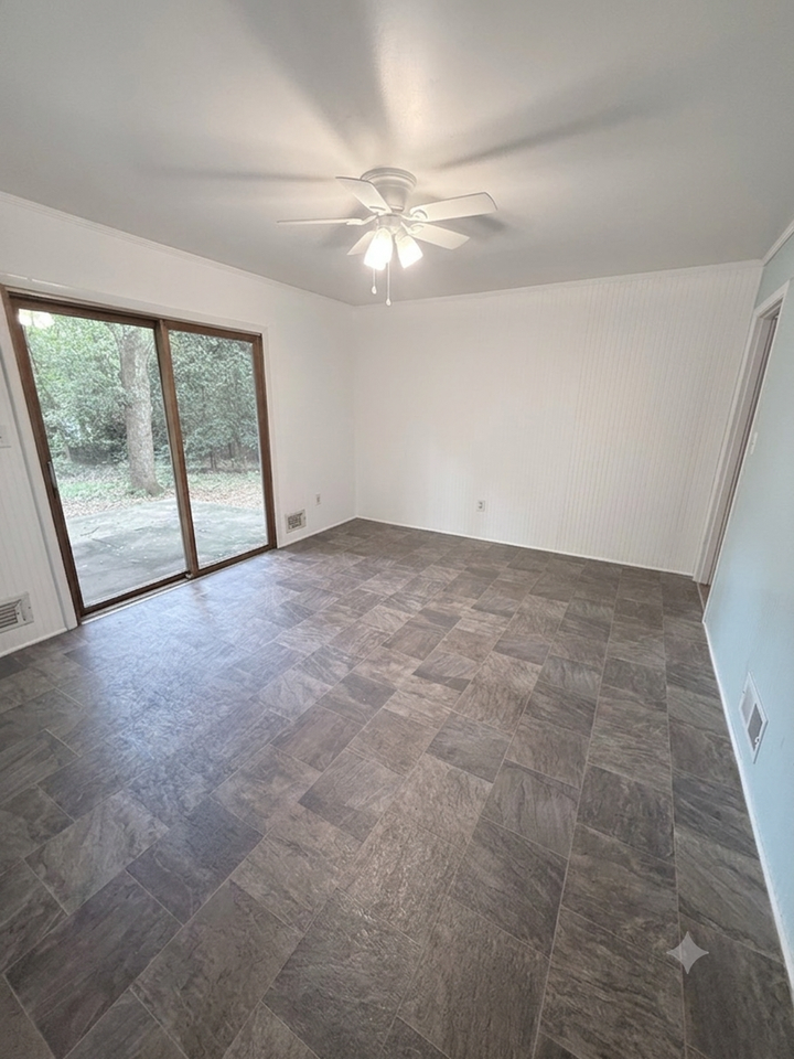 245 Milledge Hts - Photo 6 of 15