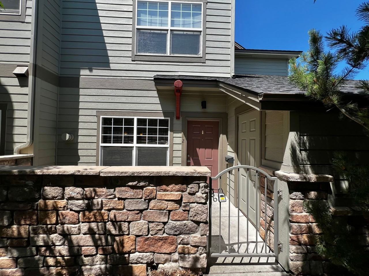 5220 Boardwalk Dr