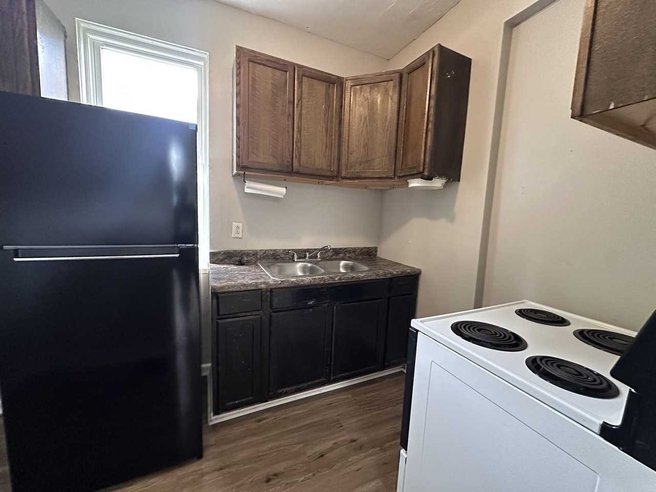 263 Glenwood Dr - Photo 2 of 19