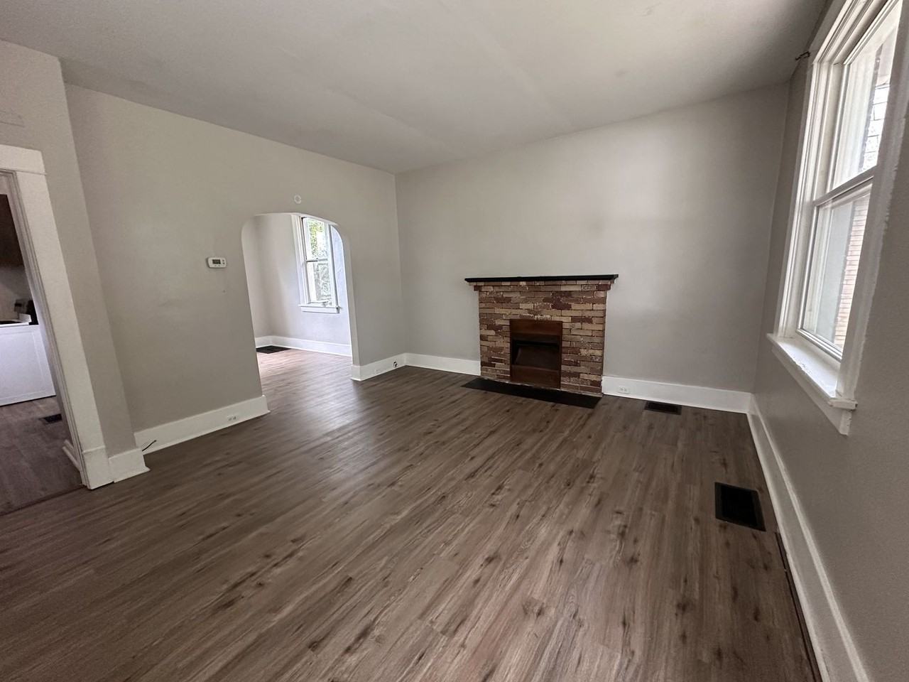 263 Glenwood Dr - Photo 4 of 19