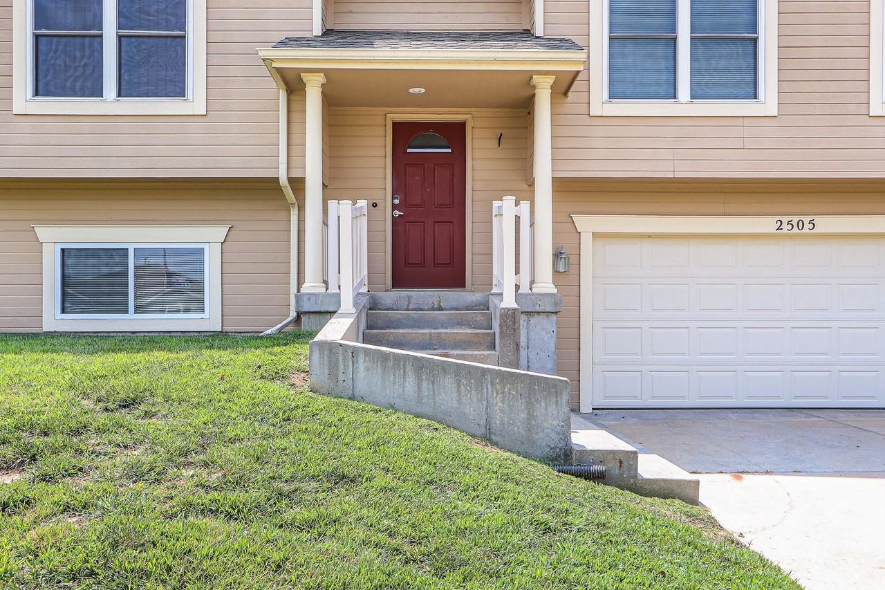 2505 Sawmill Rd - Photo 4 of 36