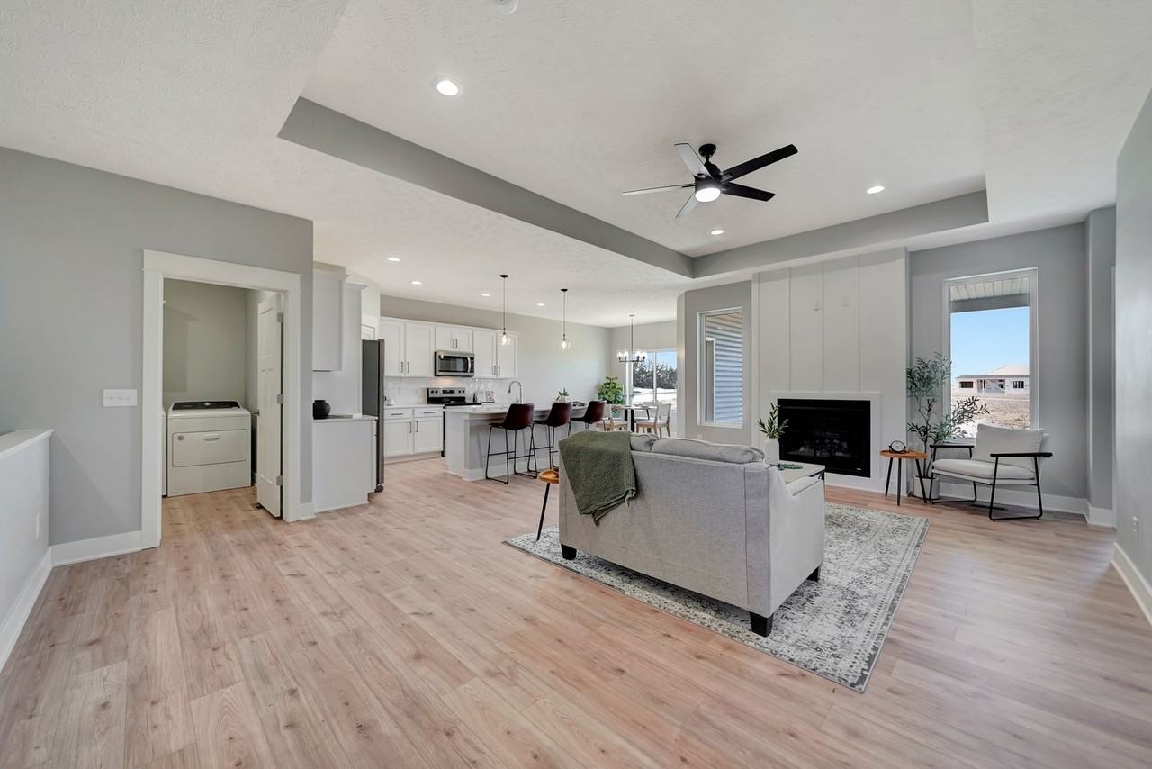 8615 Highview Cir - Photo 2 of 16