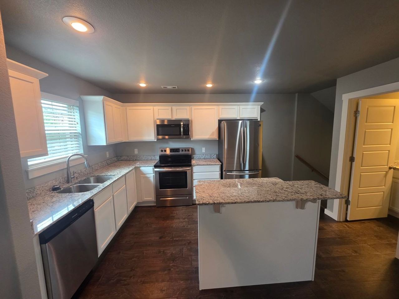 2828 W Blackstone Xing - Photo 2 of 12