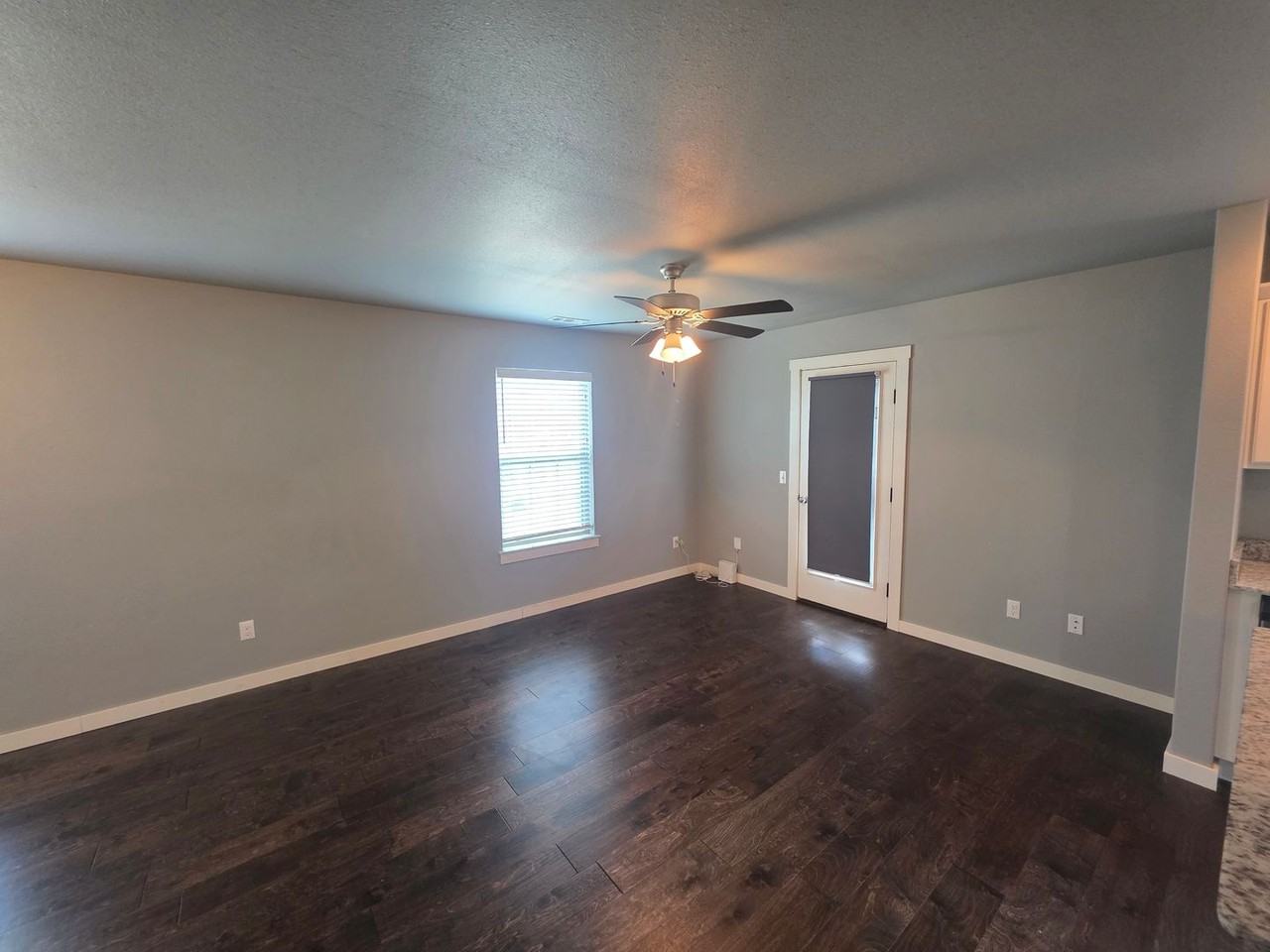2828 W Blackstone Xing - Photo 3 of 12