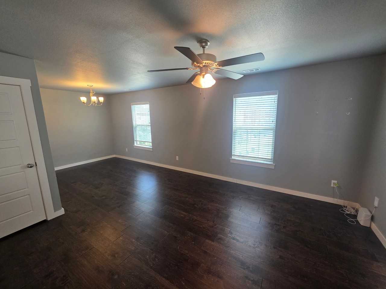 2828 W Blackstone Xing - Photo 4 of 12