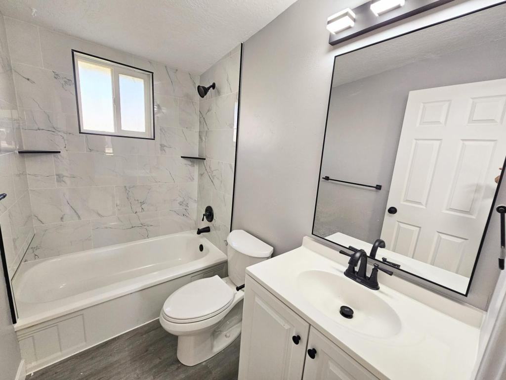 224 9th St - Photo 5 of 11