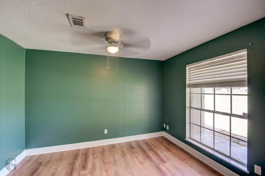 1312 Fox St - Photo 6 of 24