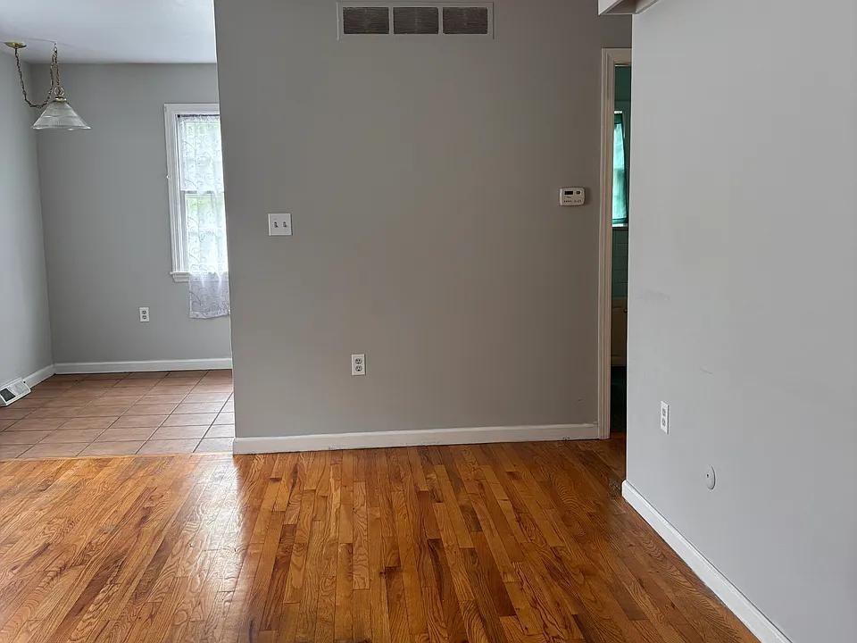 1676 Western Ave Apt 1b - Photo 2 of 8