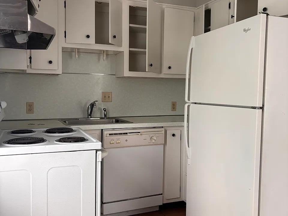 1676 Western Ave Apt 1b - Photo 5 of 8
