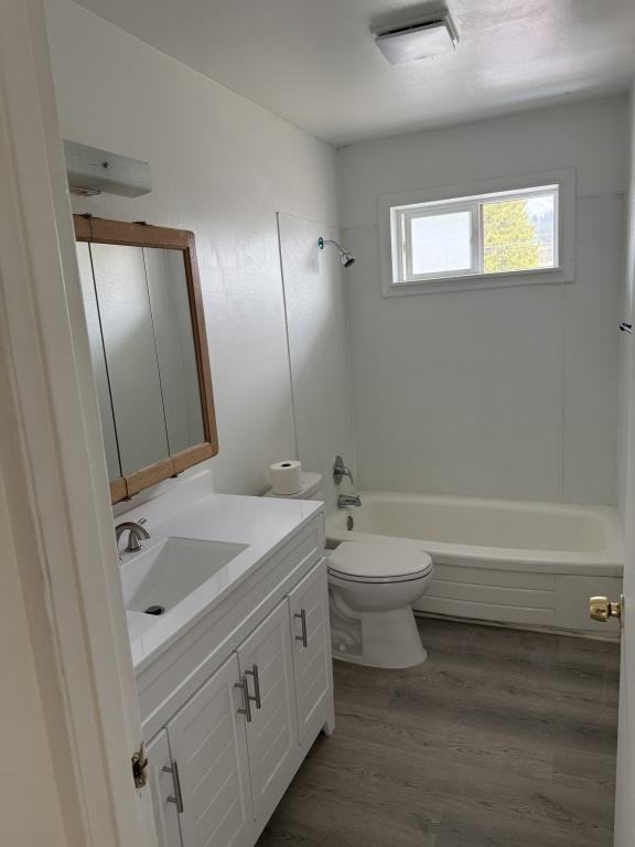 1104 Mill St - Photo 4 of 10
