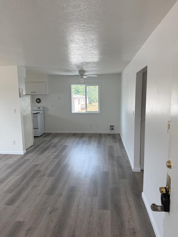 1104 Mill St - Photo 5 of 10