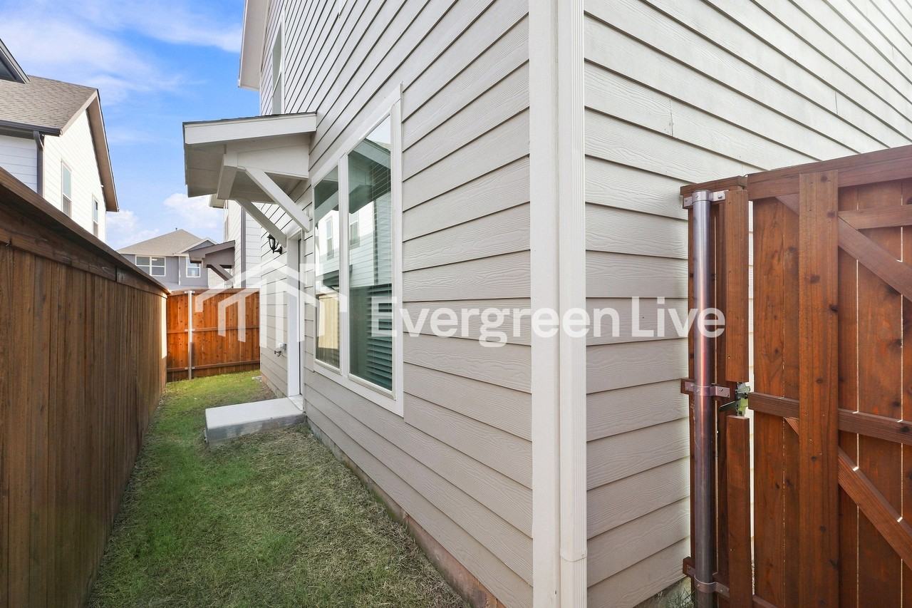 309 Nisa Dr - Photo 2 of 15