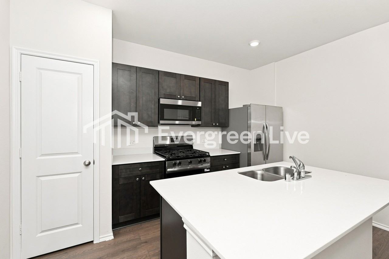 309 Nisa Dr - Photo 3 of 15