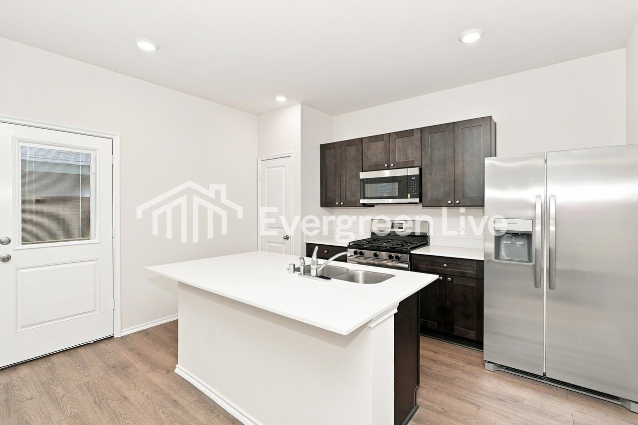 309 Nisa Dr - Photo 4 of 15