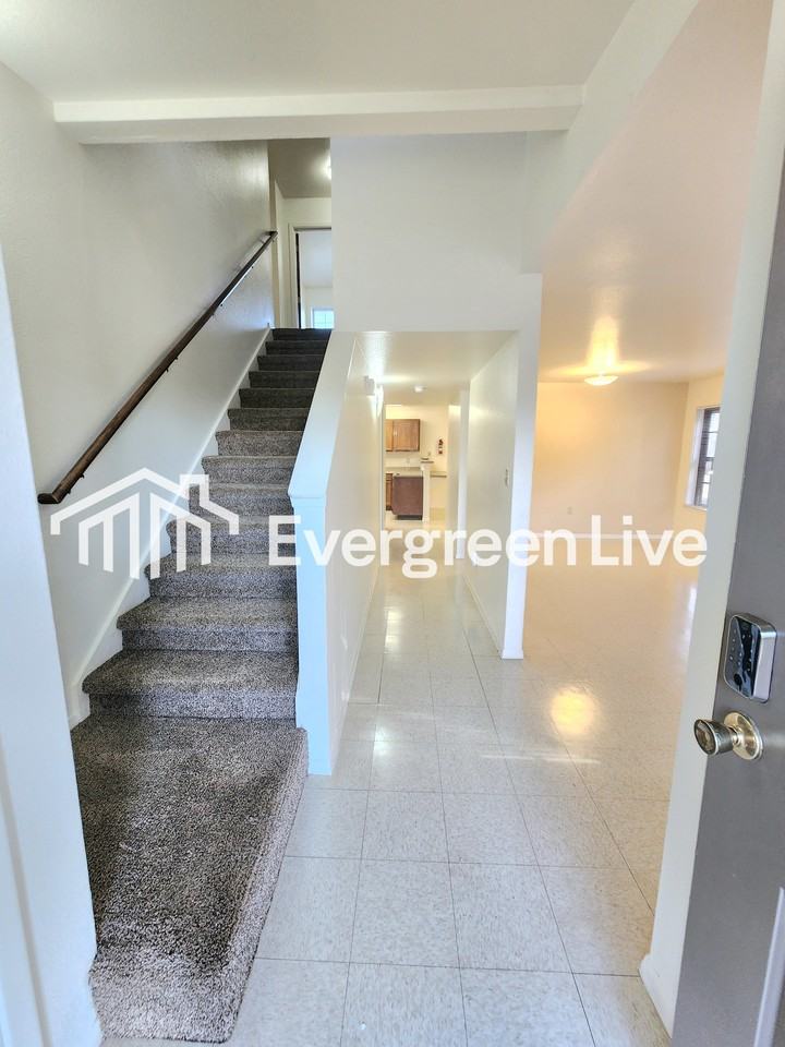 233 Raven Dr - Photo 2 of 26