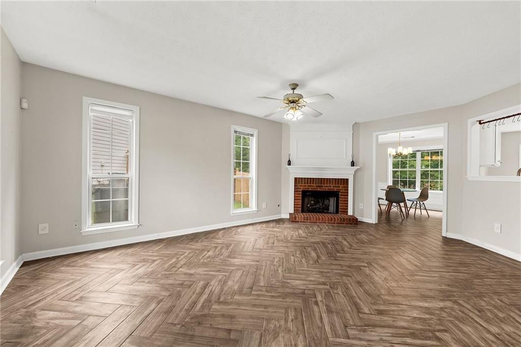370 Manor Glen Dr - Photo 7 of 44