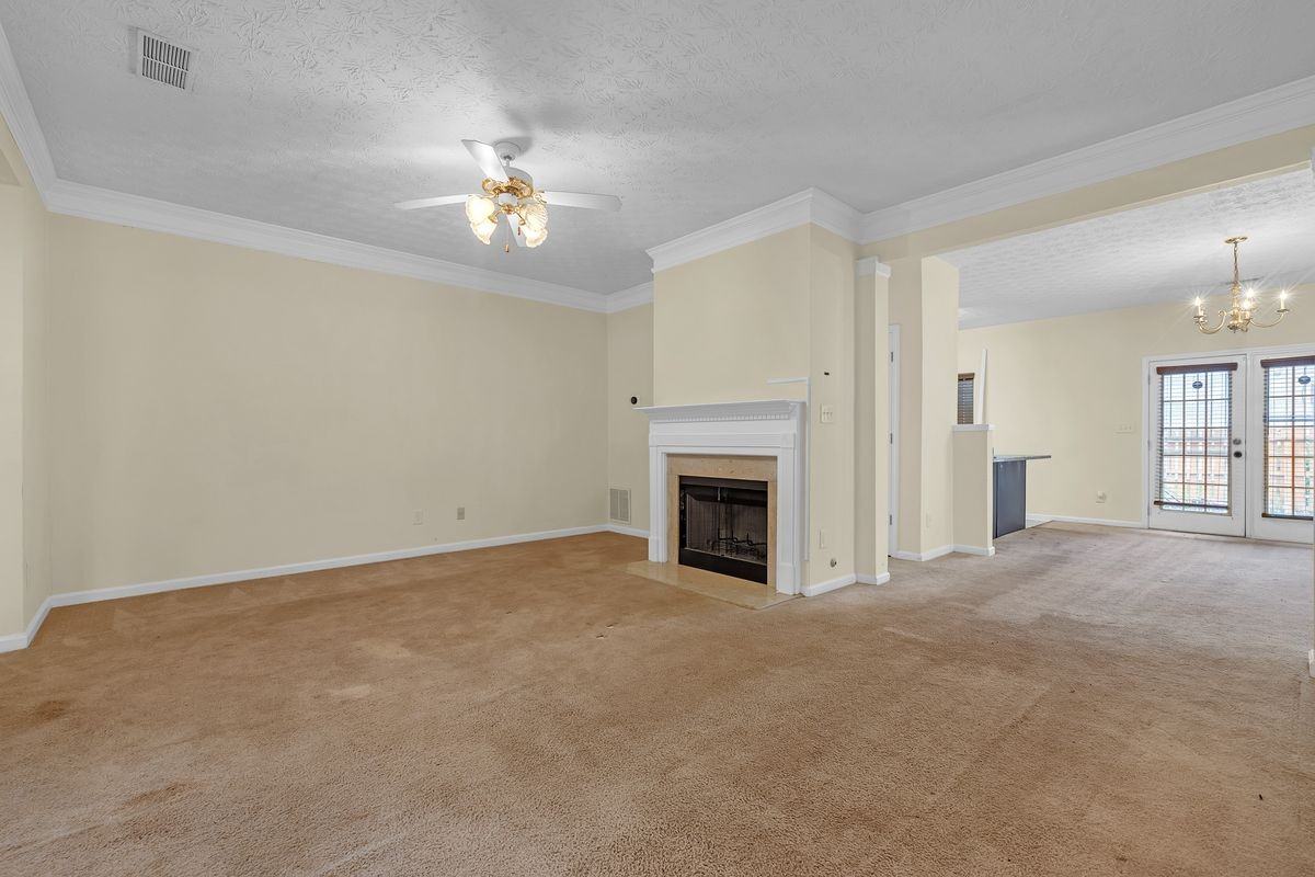 5475 Hampton Ct - Photo 2 of 27