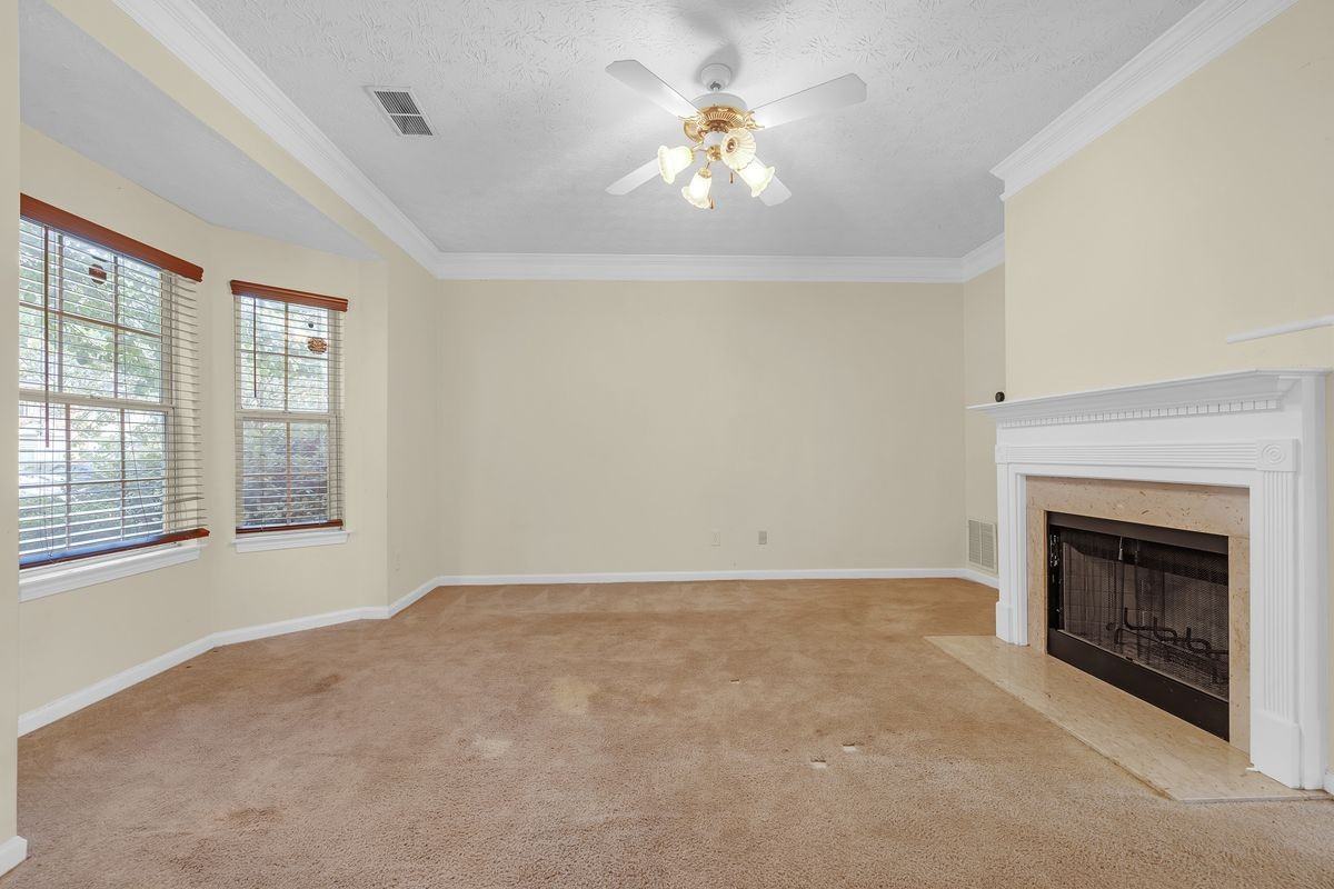 5475 Hampton Ct - Photo 3 of 27