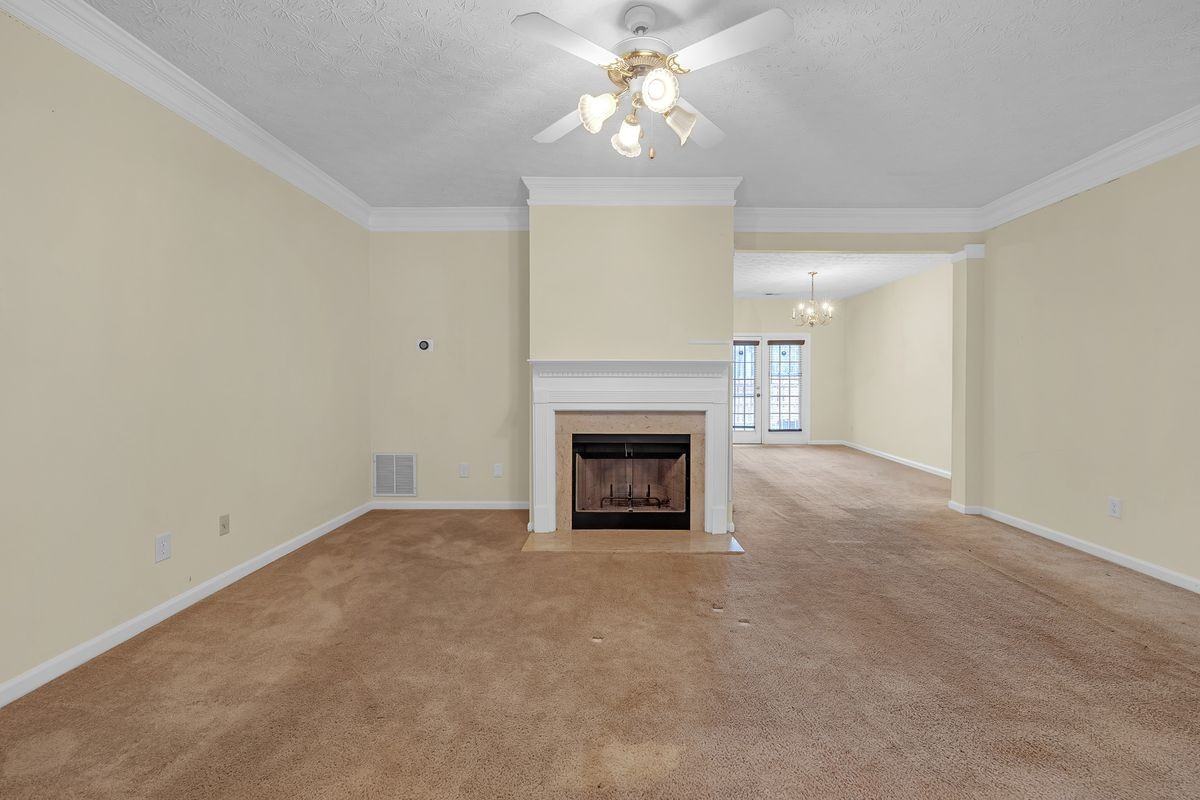 5475 Hampton Ct - Photo 4 of 27