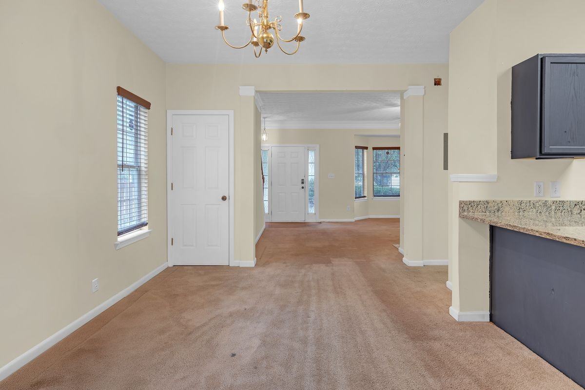 5475 Hampton Ct - Photo 6 of 27