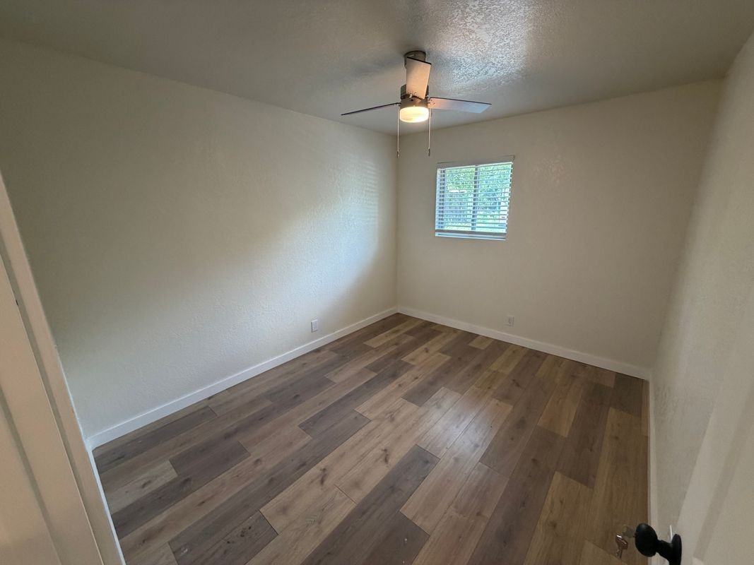 2047 W Laurel ##2 - Photo 2 of 9