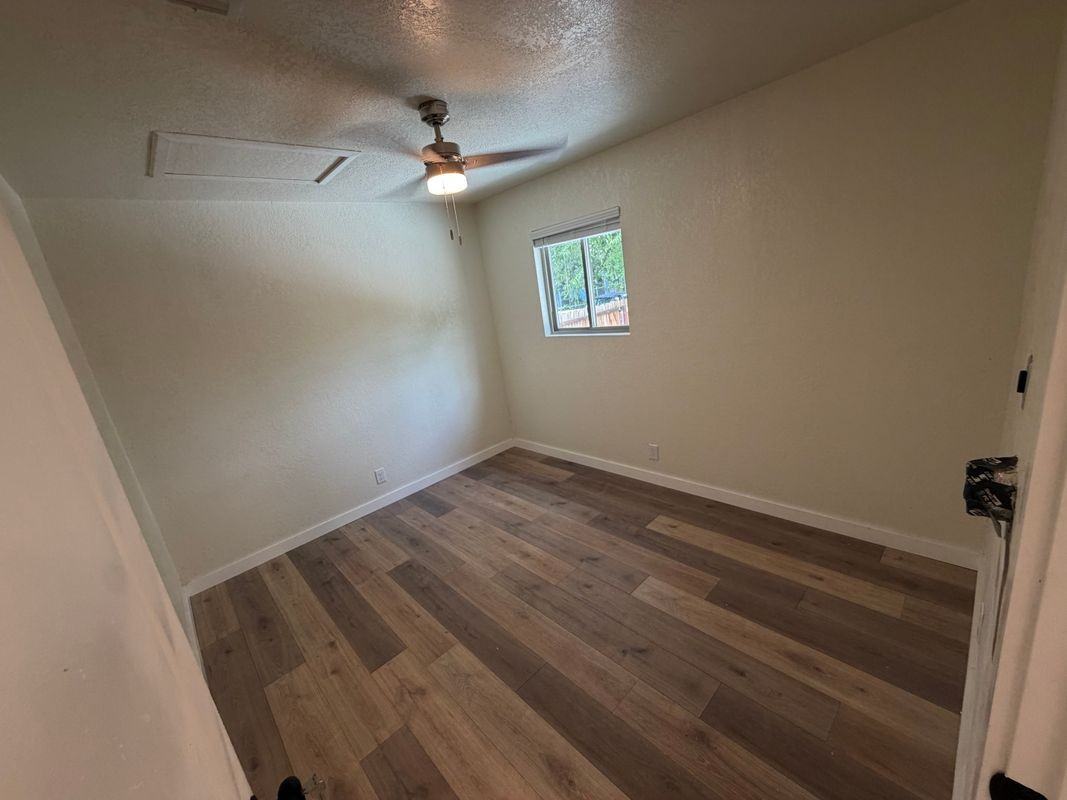 2047 W Laurel ##2 - Photo 3 of 9