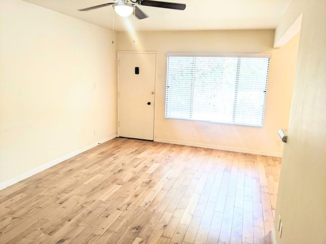 10815 Morrison St - Photo 2 of 11